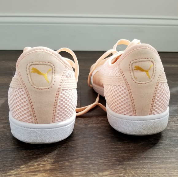 EUC Sz 11 Shell Pink Pumas with Gold Accents - Picture 5 of 5